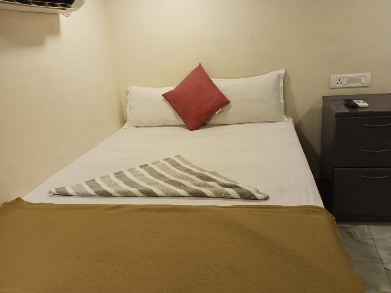 New Hotel Tara By Glitz Hotels Mumbai  Buitenkant foto